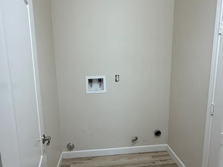 10302 Oldham Ln — Photo 21