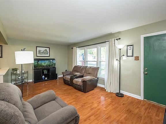 3rd image of 250 Du Bourg Ln