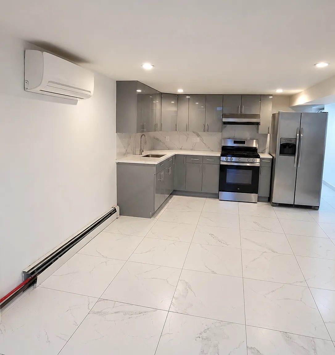 3 bed, 1.5 bath, $3,750 — Photo 1