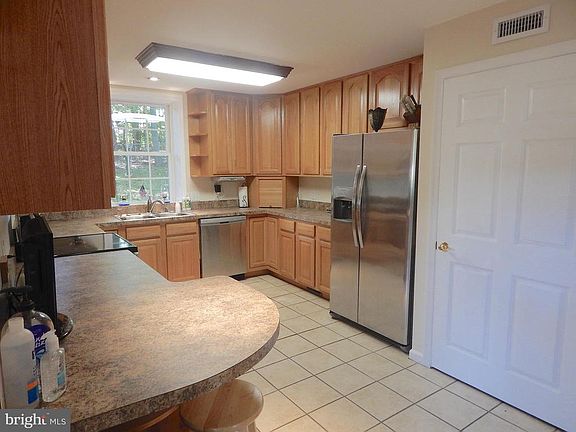 Kitchen w/Tall Cabinets, Big Door to Pantry