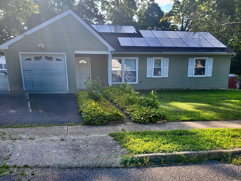1st image of 1 Chestnut Way Cir