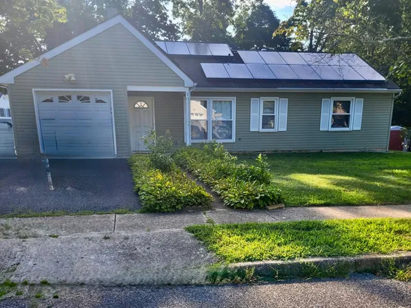 1 Chestnut Way Cir, Barnegat, NJ 08005