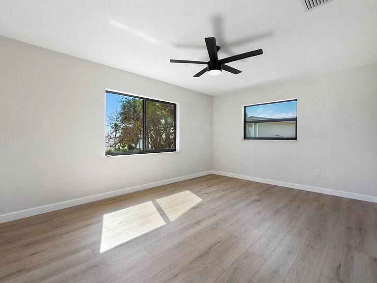 4003 S Indian River Dr — Photo 18