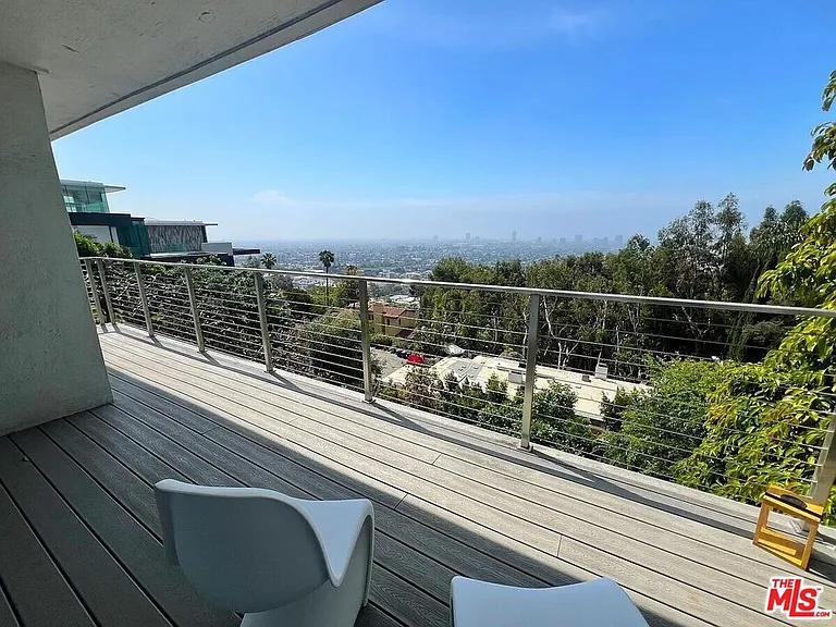 8376 Hollywood Blvd — Photo 11