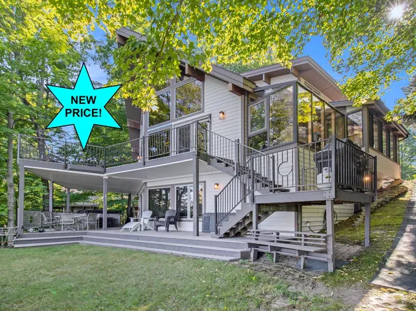 6218 N Loggers Ln, Ludington, MI 49431