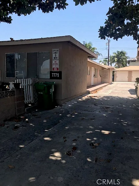 1 bed, 650 sqft, $2,100 — Photo 2