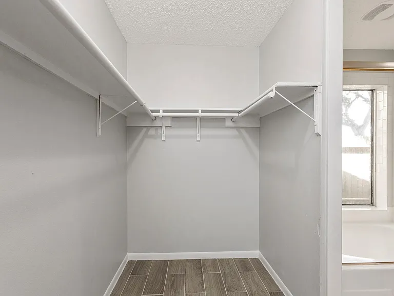 2015 Braesmeadow Ln — Photo 22