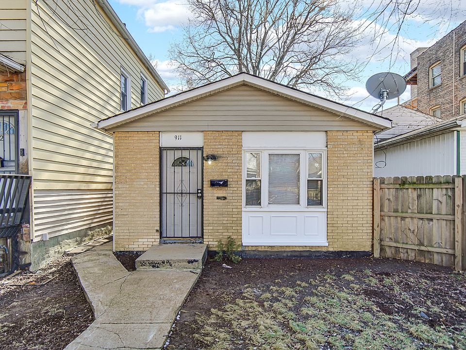 1st image of 911 E 76th St