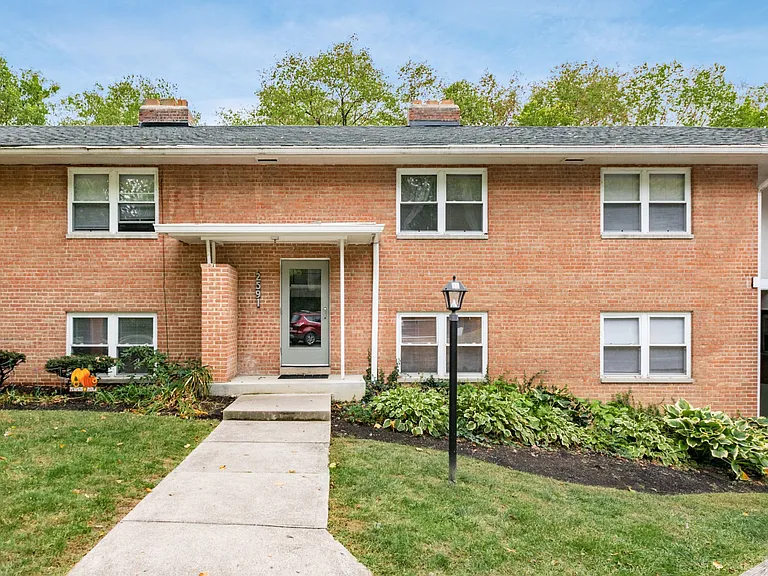 2591 Charing Rd #B — Photo 1