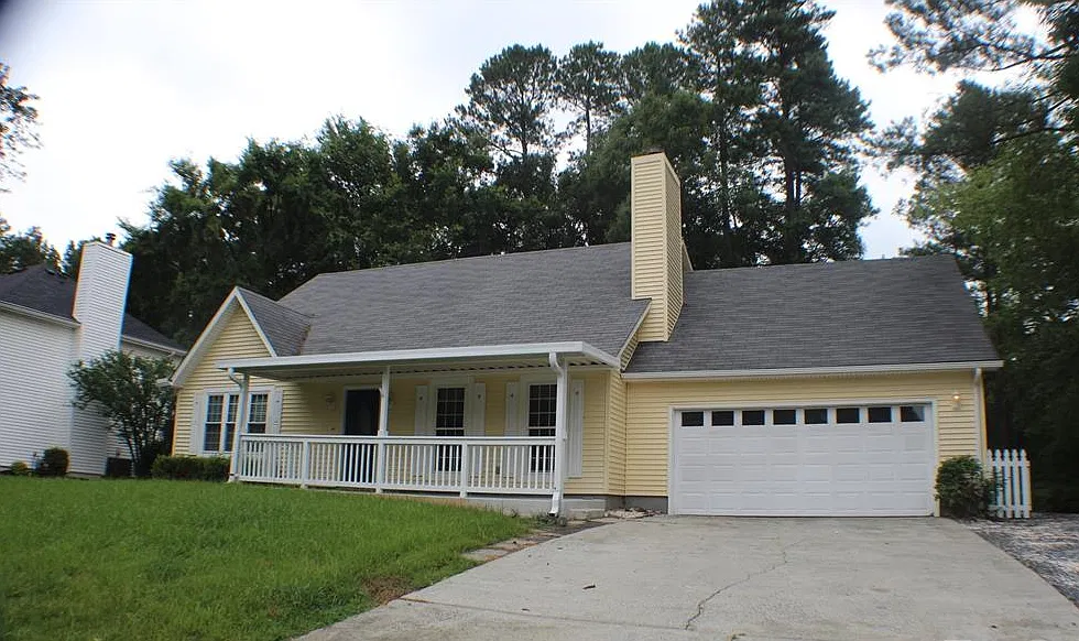 4 bed, 1972 sqft, $3,300 — Photo 2