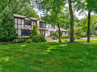 4 Churchill Ct, Morganville, NJ 07751