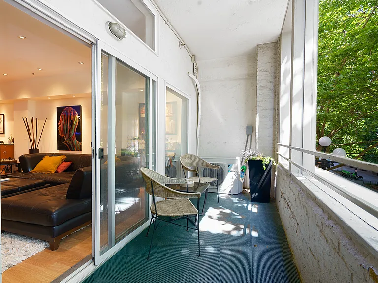 Private patio/deck