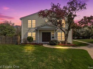 20098 Bryn Mawr Ct, Northville, MI 48167