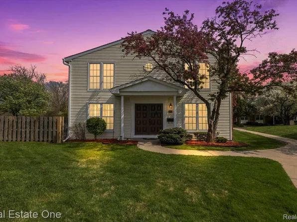 20098 Bryn Mawr Ct, Northville, MI 48167