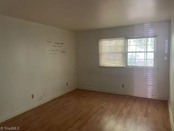 5th image of 2821 E Bleeker Sq #C