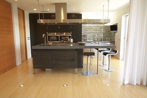 4th image of 7831 Hillside Ave
