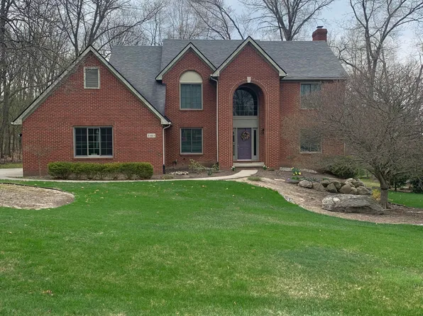 1149 Tennyson Dr, Milford, MI 48381