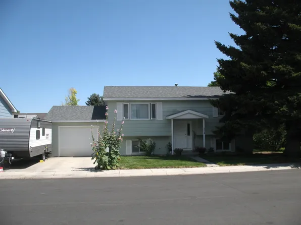 423 S Hamilton St, Powell, WY 82435