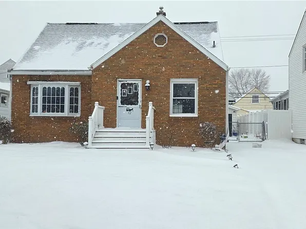 12 Delta Rd, Amherst, NY 14226