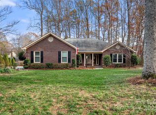 2164 Mill House Ln, Matthews, NC 28104