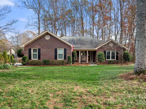 2164 Mill House Ln, Matthews, NC 28104