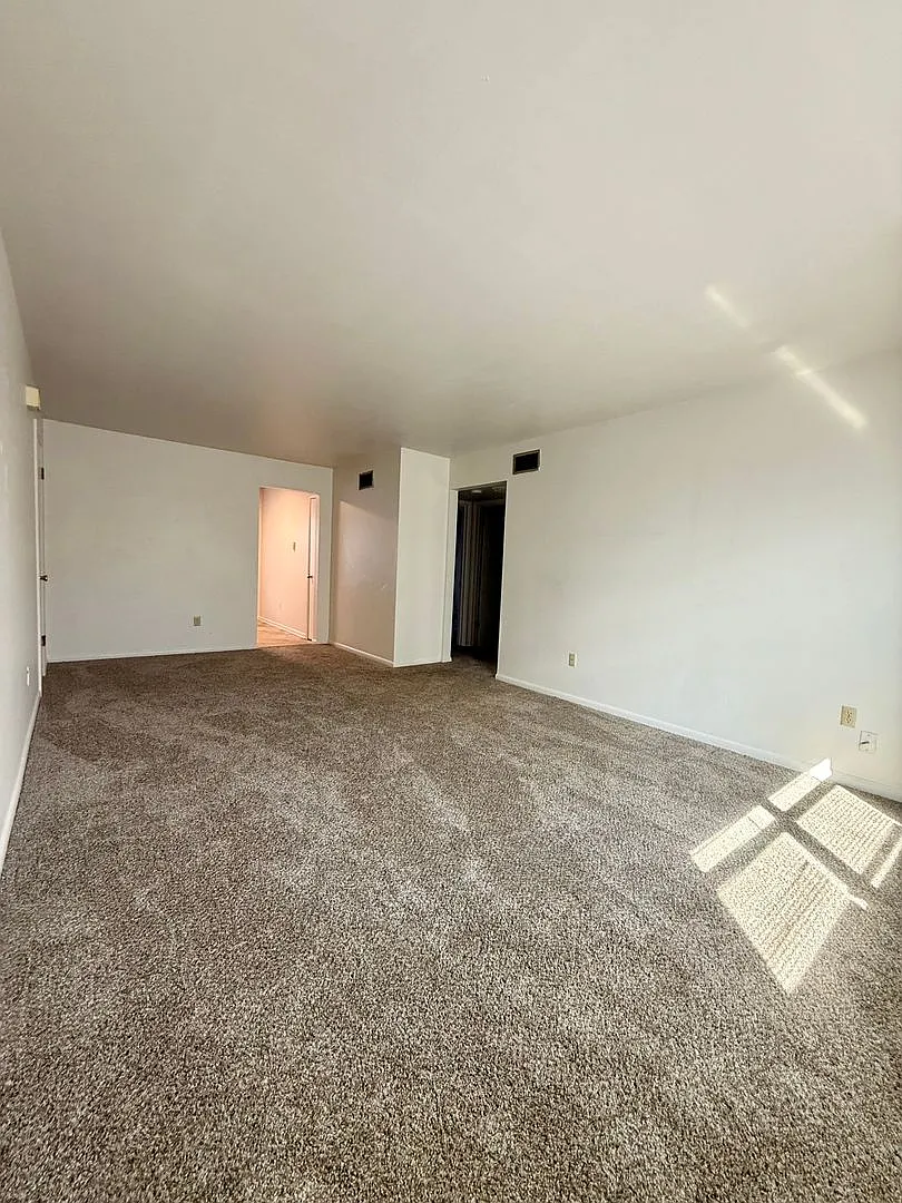 Building Photo - 1206 W 9th St