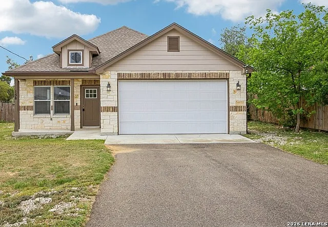 3 bed, 2.0 bath, 1461 sqft, $1,925 — Photo 1