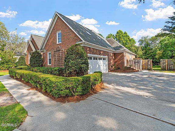 3rd image of 4828 Drummond Drive