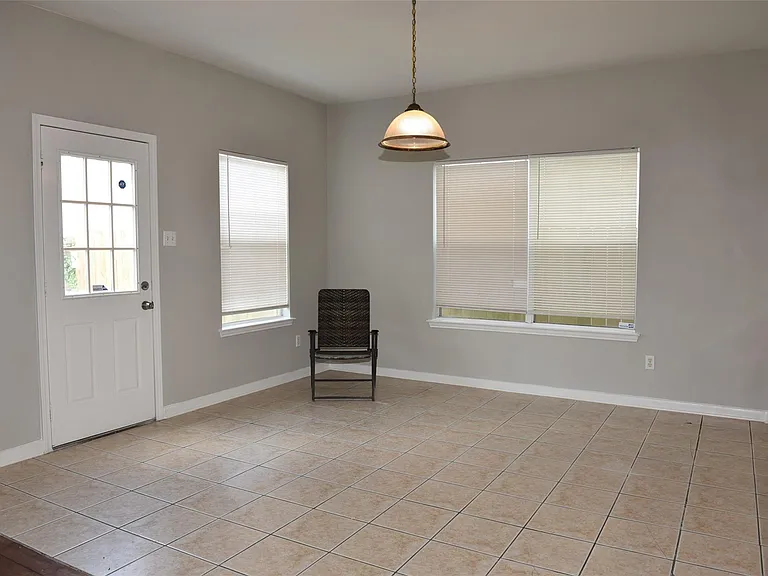 6807 Turtlewood Dr — Photo 7