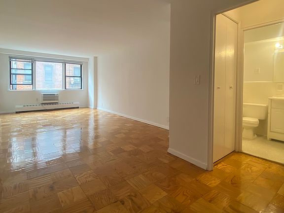 5th image of 435 W 57th St APT 10P