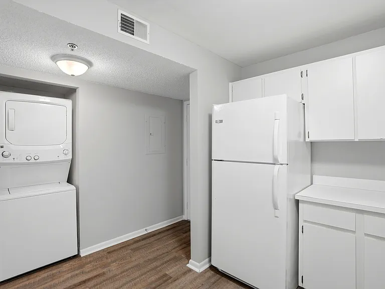 3002 W Cleveland St #B8 — Photo 5