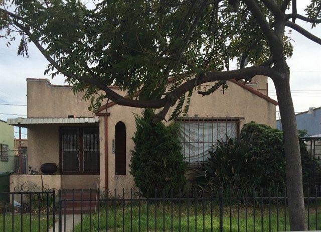 1st image of 1820 W 67th St