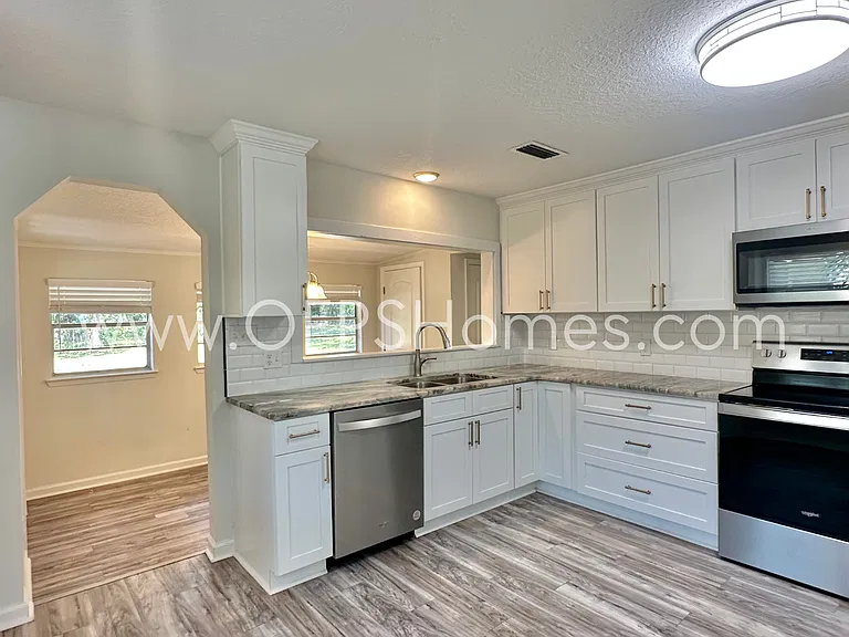 326 Washington Ave — Photo 7