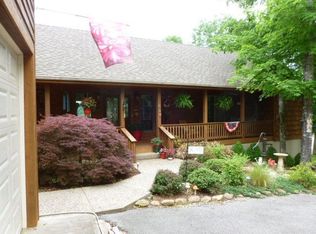 696 Mallard Pointe Dr, Byrdstown, TN 38549