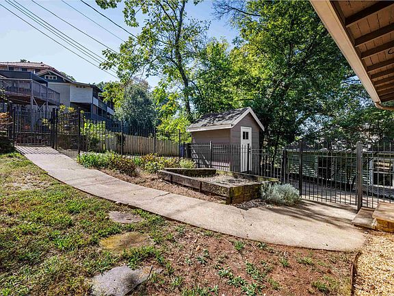 4th image of 2717 Caldwell Ave S