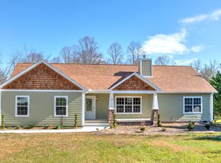 265 Lewis Creek Dr, Hendersonville, NC 28792