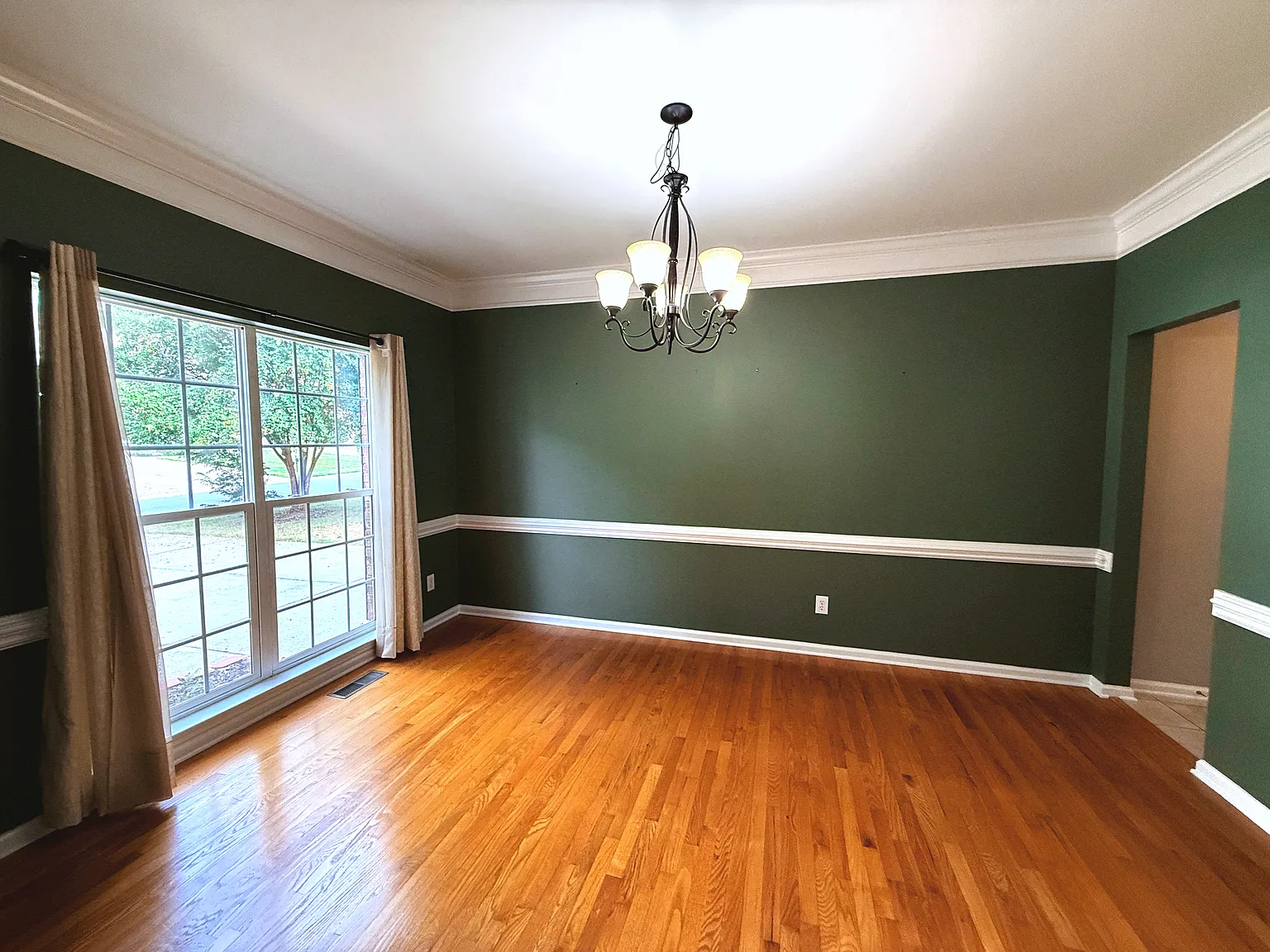 4 bed, 2768 sqft, $3,050 — Photo 4