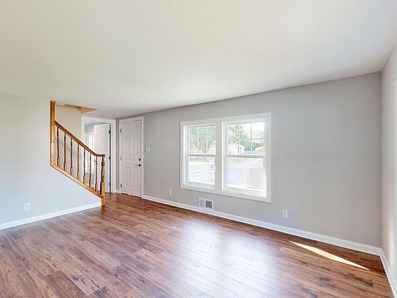 4th image of 12 Crystal Ave