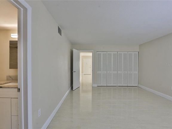 5th image of 1001 77th Ave N APT 203