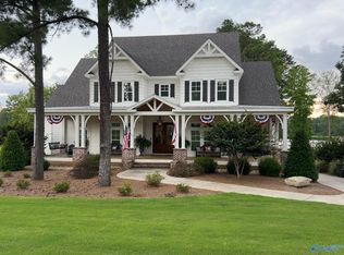 655 Goosepond Island Dr, Scottsboro, AL 35769