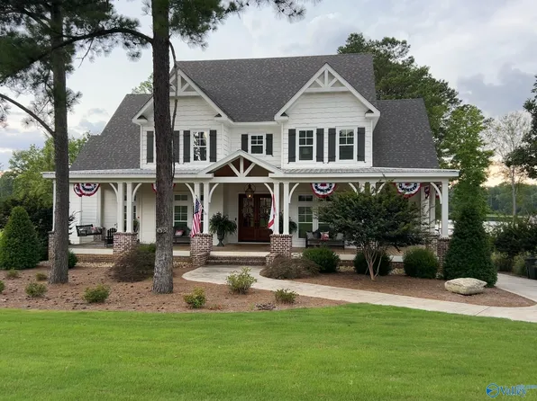 655 Goosepond Island Dr, Scottsboro, AL 35769