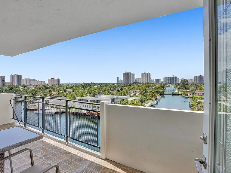 401 Golden Isles Dr #705 — Photo 39