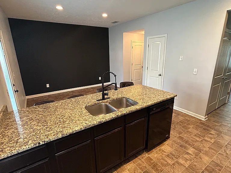 1567 Sprucedale Dr — Photo 10