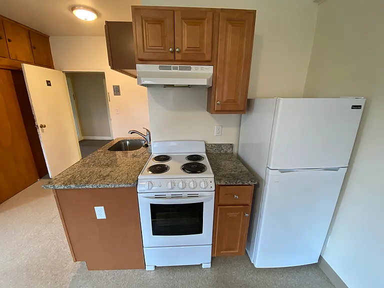 1050 Hancock St #28 — Photo 3