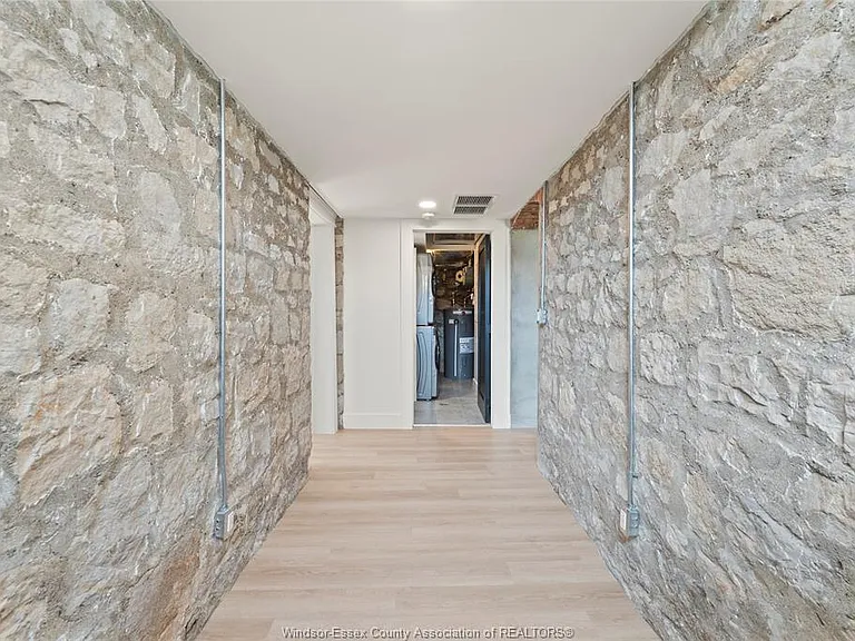 247 Brock St #101 — Photo 31