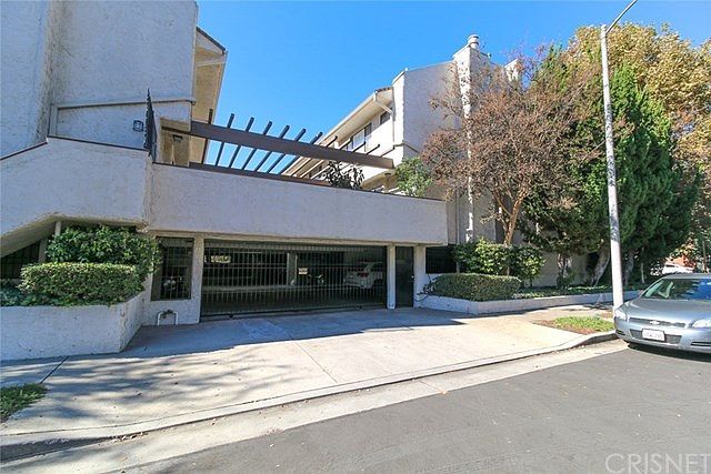 1st image of 12400 Moorpark St #15