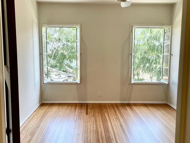 1338 N Laurel Ave #204 — Photo 21