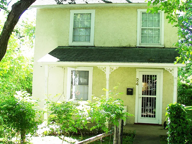 24 S Calhoun St — Photo 1