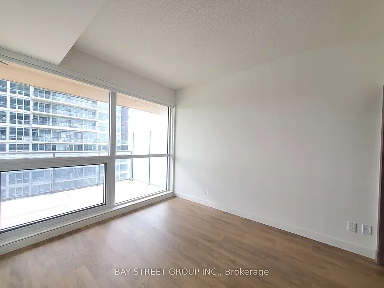 27 McMahon Dr #2209 — Photo 8