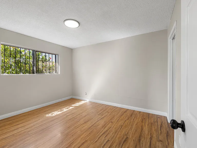 207 E Flora St #207 — Photo 25